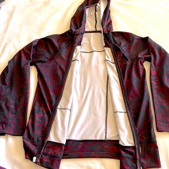 Anne Klein Woman’s hooded Abstract Black and Red Running Jacket Size L NWOT - Picture 5 of 8